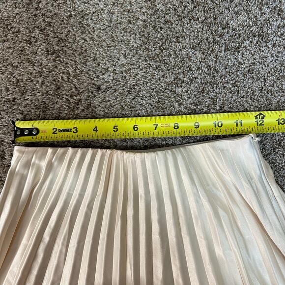 ZARA Women's Satin Effect Pleated Skirt Size XS In Oyster White - Picture 5 of 8